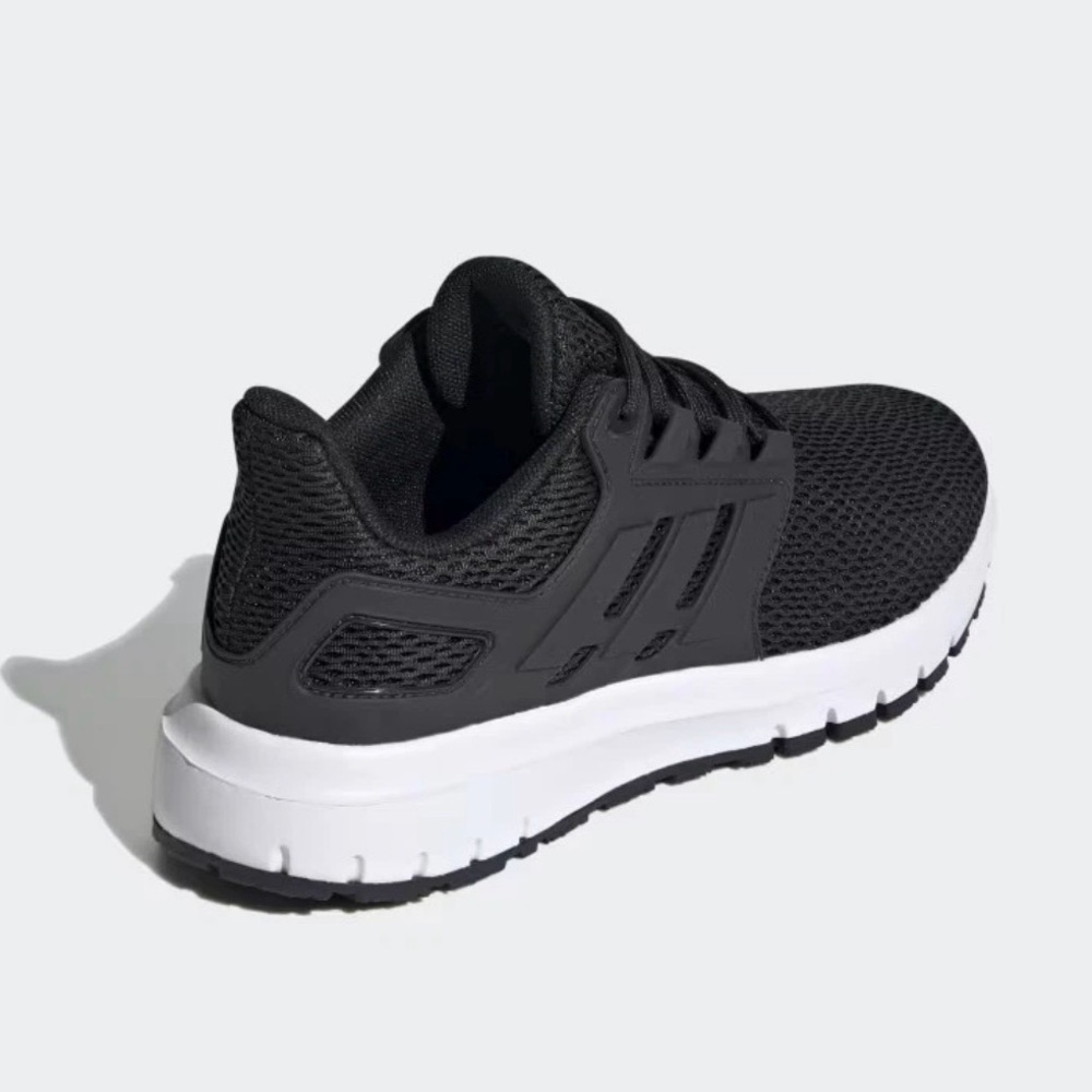 adidas women black Ultimashow Shoes NEW IN BOX - Picture 2 of 8